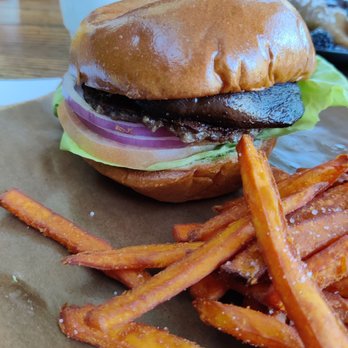 Cafe on 27 - Breakfast & Brunch Near Me - Topanga, California