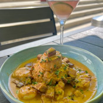 Delaney's Tavern - Scallops, shrimp & grits (I got my scallops extra well done) - New American Near Me - Orlando, Florida Delaney's Tavern - Scallops, shrimp & grits (I got my scallops extra well done) - New American Near Me - Orlando, Florida