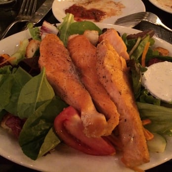 Clara's - Grilled salmon and mescalun salad - Italian Near Me - Woodridge, Illinois