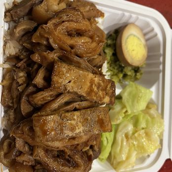 Chinese Crispy Beef Pie - Pork hock rice with numbing sauce veggies and half egg. Added intestines as extra. - Chinese Near Me - Toronto, Ontario Chinese Crispy Beef Pie - Pork hock rice with numbing sauce veggies and half egg. Added intestines as extra. - Chinese Near Me - Toronto, Ontario