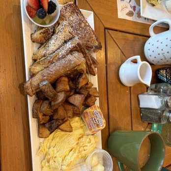 Chloez Cafe - French Toast & 2 Eggs - Breakfast & Brunch Near Me - Fairfax Station, Virginia