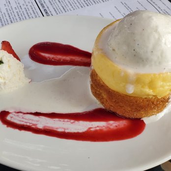 Reunion Kitchen + Drink - Butter cake - average with an erroneous layer of yellow cheesecake - New American Near Me - Laguna Beach, California