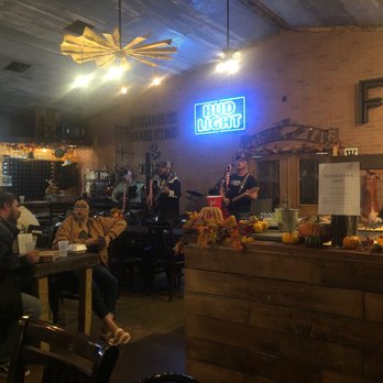 Primitive Olde Crow & Winery - Good music, good food and cold beer!!! - Wineries Near Me - Clinton, Missouri
