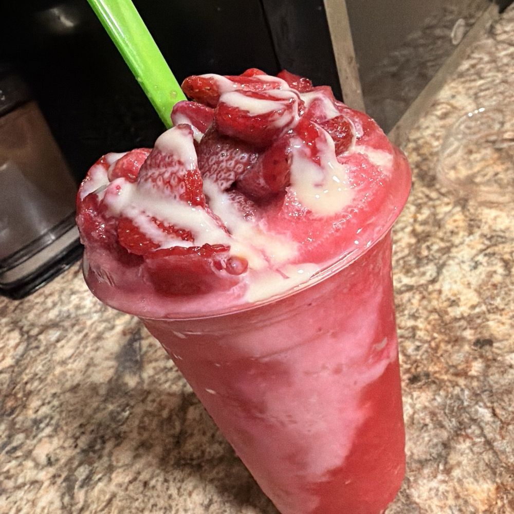 Maxi Raspados - Raspado De Fresa with the extra Lechera - Shaved Ice Near Me - Visalia, California
