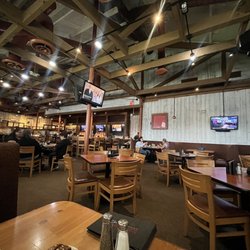 Black Angus Steakhouse - Bar has lots of tvs