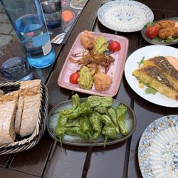 Bodega Madrid - Tartar de salmón, croquetas de pollo, pimientos de Padrón, and tortilla Bodega