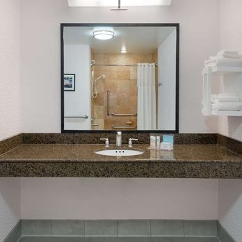 Hampton Inn & Suites Buffalo Downtown - Guest room bath - Hotels Near Me - Buffalo, New York Hampton Inn & Suites Buffalo Downtown - Guest room bath - Hotels Near Me - Buffalo, New York