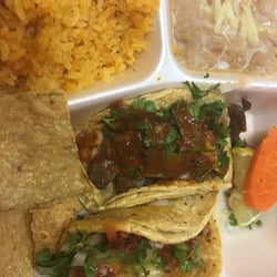 La Costa Tacos y Mariscos - Steak and chicken taco platter