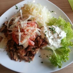 Grill Athen - Gyrosteller mit Krautsalat und Zaziki