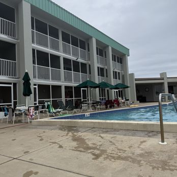 Destin Holiday Beach Resort - Poolside units - Resorts Near Me - Destin, Florida Destin Holiday Beach Resort - Poolside units - Resorts Near Me - Destin, Florida