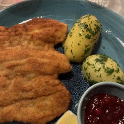 Blaue Quelle - A rather normal, but well prepared pork schnitzel.