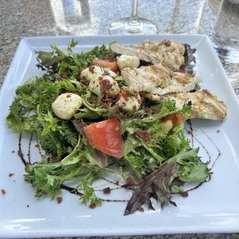 Mesh Louisville - Caprese salad with chicken - New American Near Me - Louisville, Kentucky Mesh Louisville - Caprese salad with chicken - New American Near Me - Louisville, Kentucky
