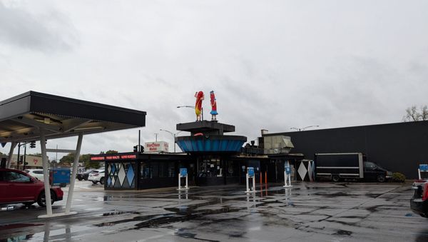 Superdawg Drive-In by null