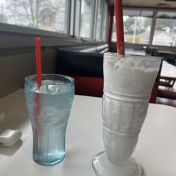 Oreo milkshake, it was delicious, not too thicc, not too runny! Oreo milkshake, it was delicious, not too thicc, not too runny!