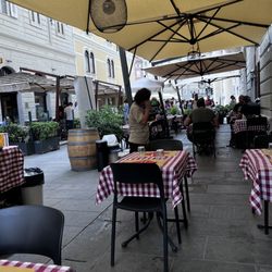 BAR Buffet Borsa - Fun sidewalk eatery