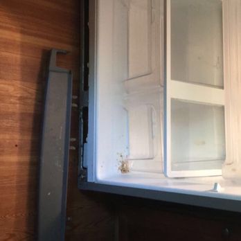 The Retreat - The fridge was broken, covered with food, and extremely sticky. I had to clean it all myself. - Apartments Near Me - San Marcos, Texas The Retreat - The fridge was broken, covered with food, and extremely sticky. I had to clean it all myself. - Apartments Near Me - San Marcos, Texas