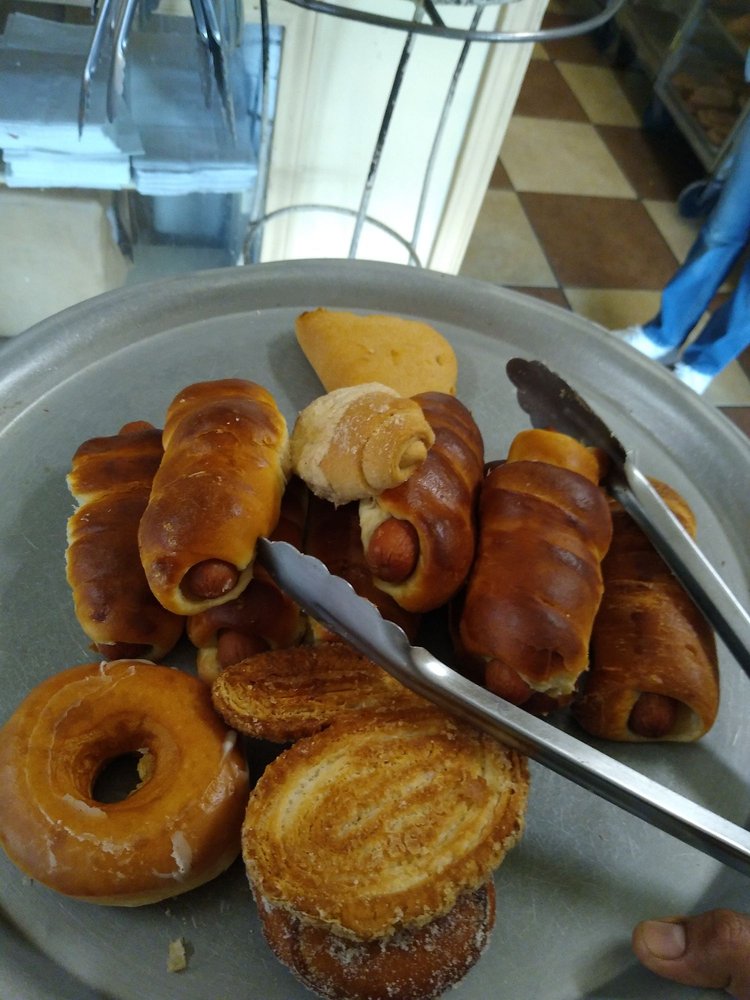 LA FAMILIA FLOWER SHOP & BAKERY 4622 Paredes Line Rd, Brownsville, TX