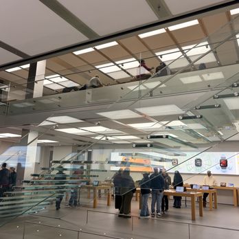 Apple Soho - Overall Layout of Apple Store - Computers Near Me - New York, New York