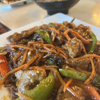 Noodle Works - Beef in Garlic Sauce over Rice or Noodles - Chinese Near Me - Albuquerque, New Mexico