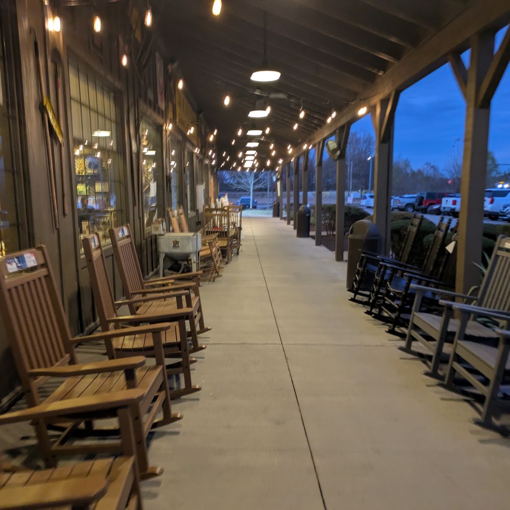 Cracker Barrel Old Country Store - Cracker Barrel, Dyersburg - American Near Me - Dyersburg, Tennessee