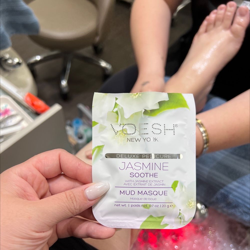 Gradient Nail - Royal Pedi Treatment - Nail Salons Near Me - Honolulu, Hawaii