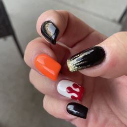 Halloween nails!!! Love them!!! Right hand.. Halloween nails!!! Love them!!! Right hand..