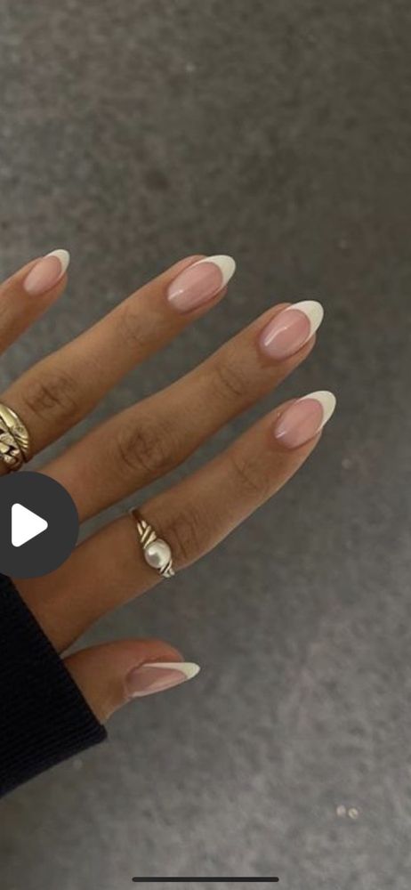 Luxury Nails & Spa Logo