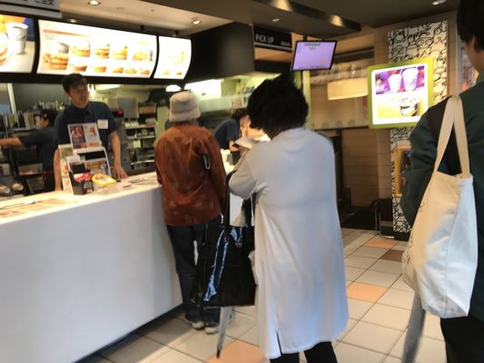 マクドナルド 高田馬場駅前店 145 Photos Fast Food 高田馬場2 18 11 新宿区 東京都 Japan Restaurant Reviews Phone Number