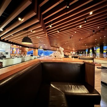 Cactus Club Cafe - the waiting area for a table - Canadian (New) Near Me - Vancouver, British Columbia Cactus Club Cafe - the waiting area for a table - Canadian (New) Near Me - Vancouver, British Columbia