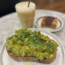 Mr West Cafe Bar Downtown - Avocado toast
