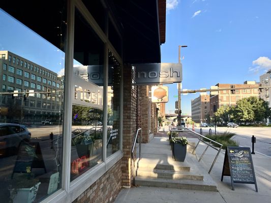 Nosh Restaurant and Wine Lounge by null