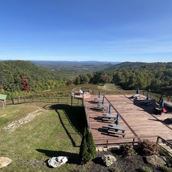 Stone Mountain Vineyards - Views! - Wineries Near Me - Dyke, Virginia