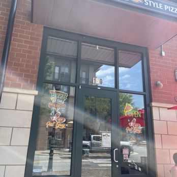 Fat Guy New York Style Pizza - Outside - Pizza Near Me - Davidson, North Carolina Fat Guy New York Style Pizza - Outside - Pizza Near Me - Davidson, North Carolina