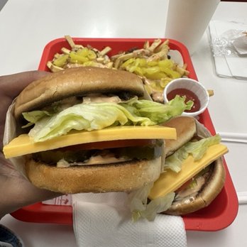 In-N-Out Burger - Fast Food Near Me - Daly City, California