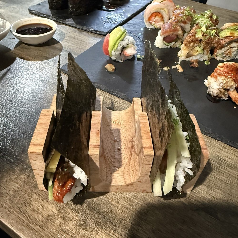 Hand Nippon Roll, hand Yonsei Roll, Uni, Tobiko, Unagi, various rolls. Hand Nippon Roll, hand Yonsei Roll, Uni, Tobiko, Unagi, various rolls.