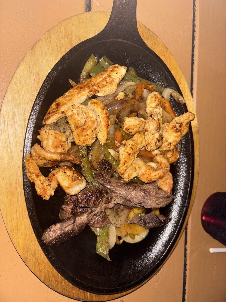 Taqueria El Compaye Logo