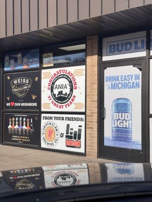 Tania's Pizza by null