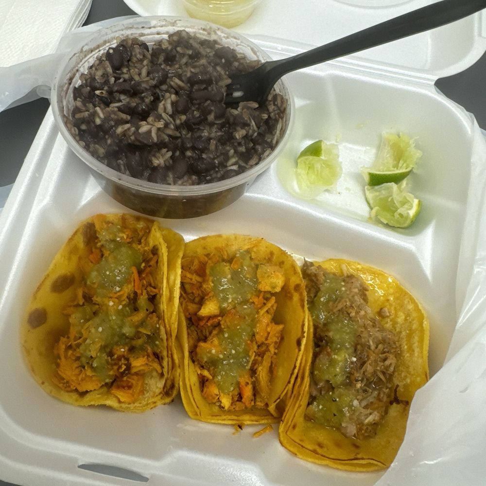 Devorame - Chicken and carnitas tacos with rice and beans - Food Trucks Near Me - Los Angeles, California Devorame - Chicken and carnitas tacos with rice and beans - Food Trucks Near Me - Los Angeles, California