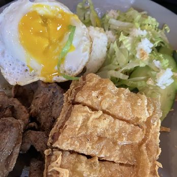 Pho Vallejo Noodle House - %#59 - BBQ Beef, Sunny Side Up Egg & Fried Shrimp Cake w/ Steamed Rice. - Vietnamese Near Me - Vallejo, California