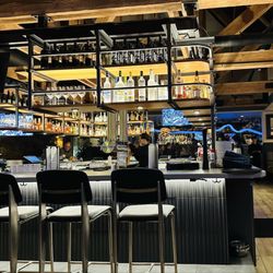 Lakeview Taphouse - Full Bar