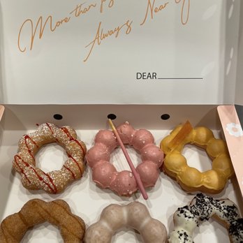 Mochinut Chula Vista - Box of 6: funnel cake, strawberry, mango, churro, original, cookies and cream - Donuts Near Me - Chula Vista, California