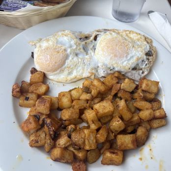 Midnight Express Diner - Corned Beef Hash & 2 Eggs - Diners Near Me - New York, New York Midnight Express Diner - Corned Beef Hash & 2 Eggs - Diners Near Me - New York, New York