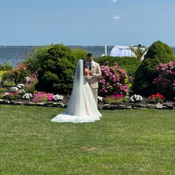 Lands End Caterers - Caterers Near Me - Sayville, New York