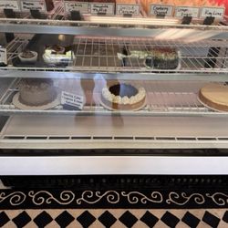 Pleasant Lake Cheesecake Company - Late afternoon - what's left on the stands....