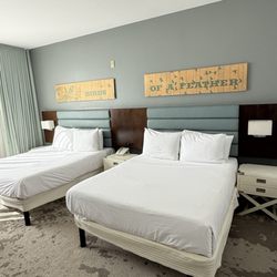 Lakehouse Resort - 2 doubles with 3 nightstands
