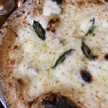 Il Lazzarone - White pizza - Pizza Near Me - Kansas City, Missouri Il Lazzarone - White pizza - Pizza Near Me - Kansas City, Missouri