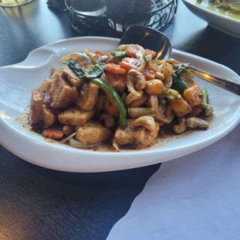 SL Kitchen - Cashew mango dish is my most recent pick - Thai Near Me - San Leandro, California