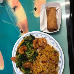 Dragon Lee - Shrimp and broccoli lunch special with a vegetable egg roll.