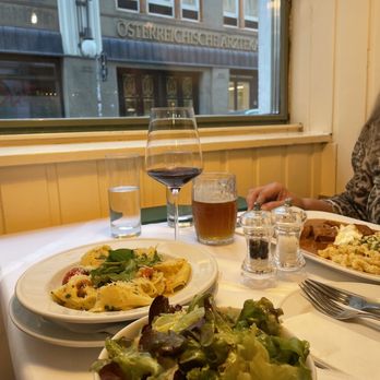 Gasthaus Pöschl - Schön. - Gastropubs Near Me - Vienna, 9