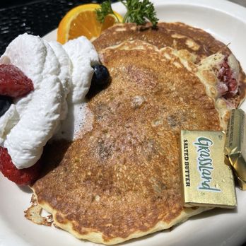 Zachary's Restaurant - Pancakes with fruit - American Near Me - Santa Cruz, California Zachary's Restaurant - Pancakes with fruit - American Near Me - Santa Cruz, California